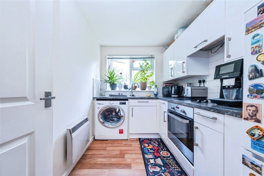 Property photo 2 of 6 Picture No. 13