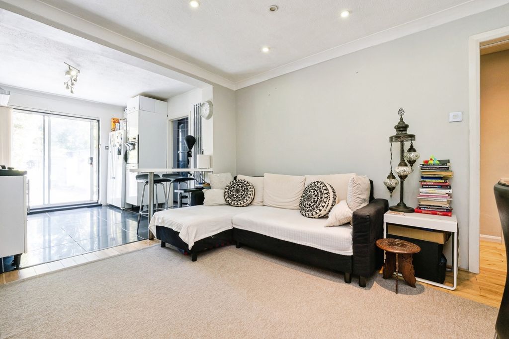 Property photo 2 of 18 Pbox-Img.Jpg