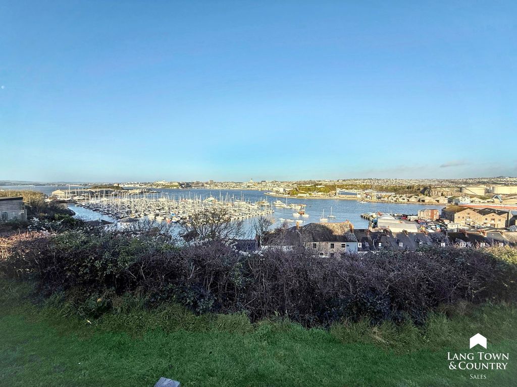 Property photo 2 of 12