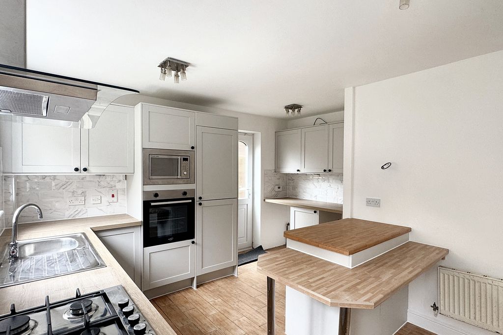 Property photo 3 of 16 Img_1326