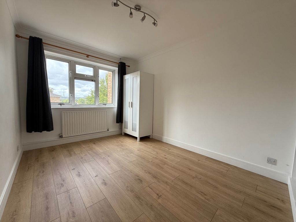 Property photo 3 of 3 Studio