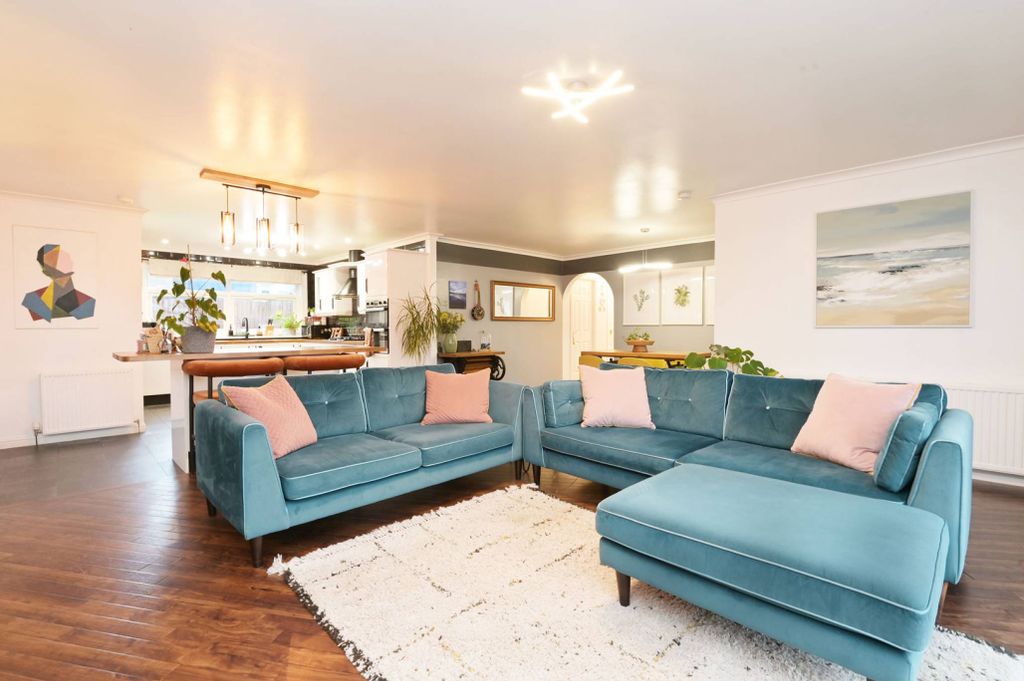 Property photo 3 of 29