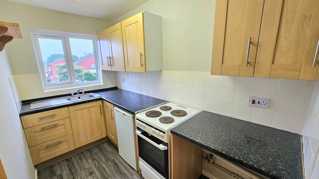 Property photo 2 of 7 Kitchen
