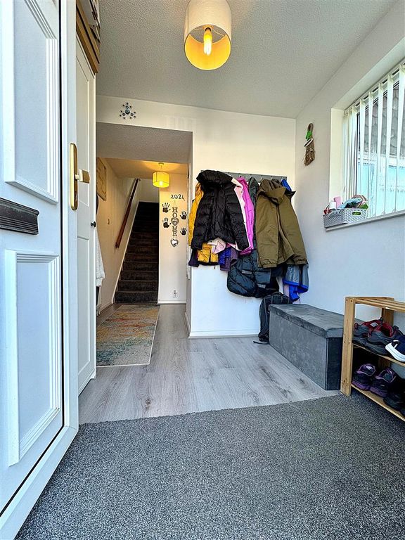 Property photo 3 of 15 Hallway.Jpg