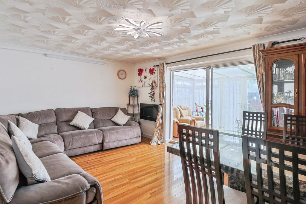 Property photo 3 of 21 Pbox-Img.Jpg