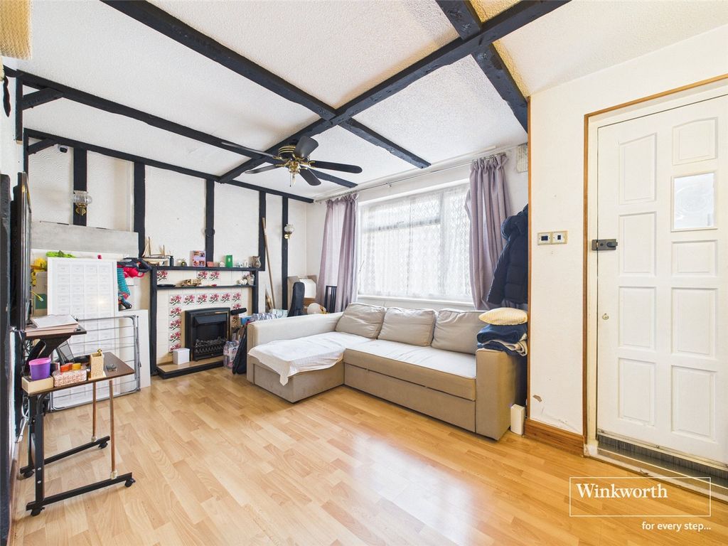 Property photo 2 of 18 Living Room