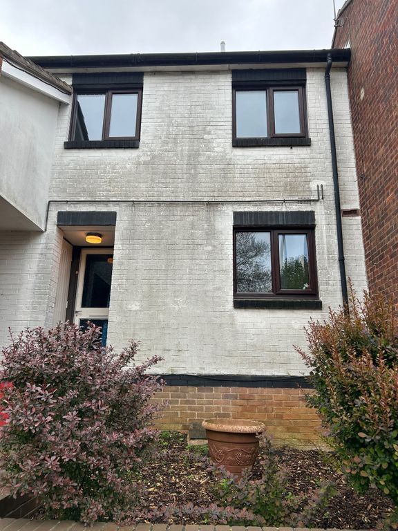 Property photo 1 of 8 Front