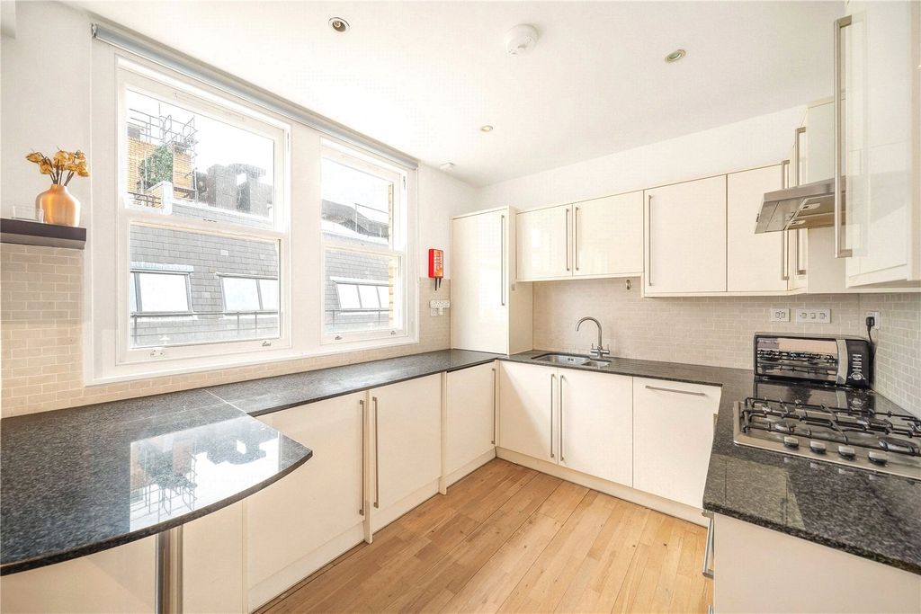 Property photo 3 of 18 Kitchen