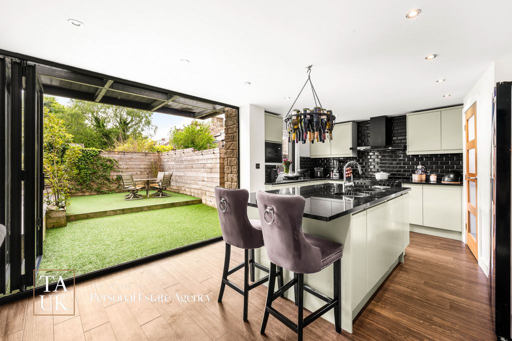 Property photo 2 of 47