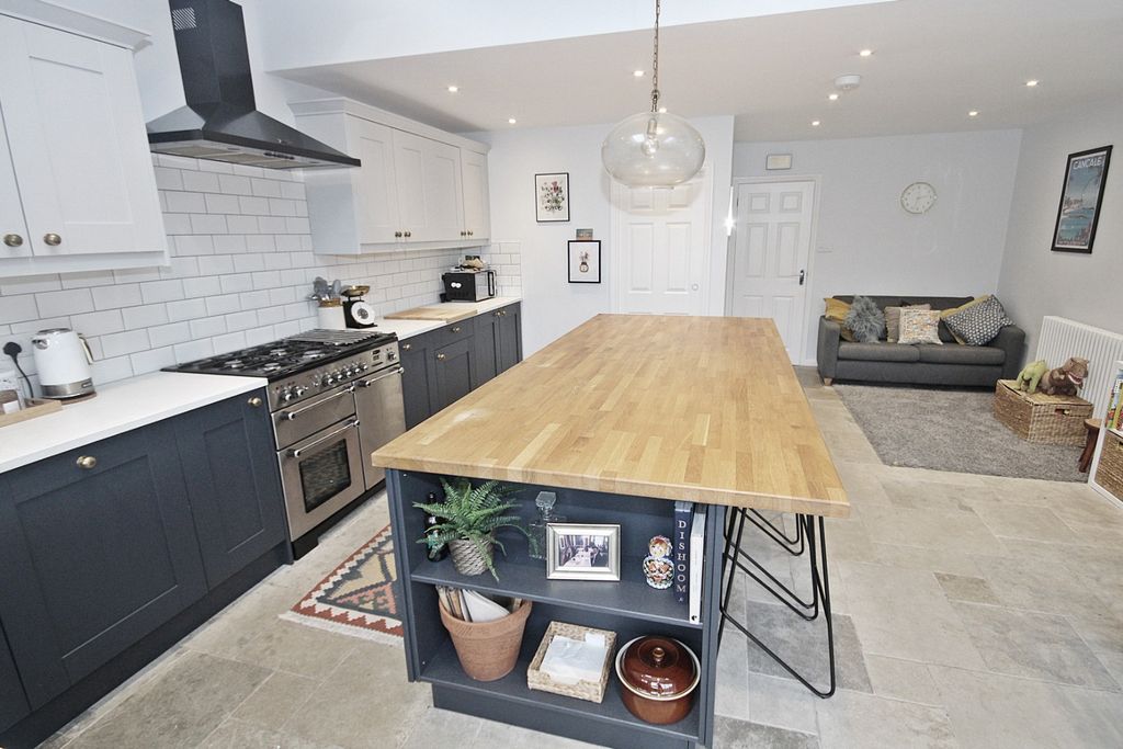 Property photo 3 of 13 2048327