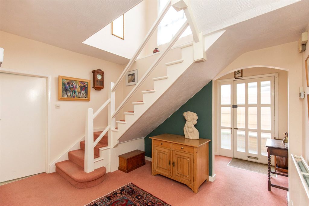 Property photo 2 of 34 Picture No. 11