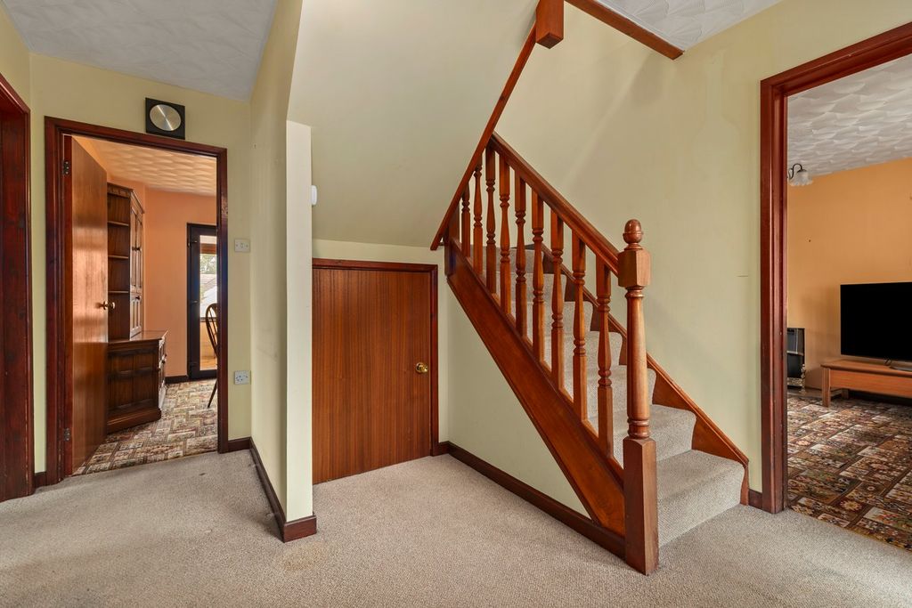 Property photo 3 of 32