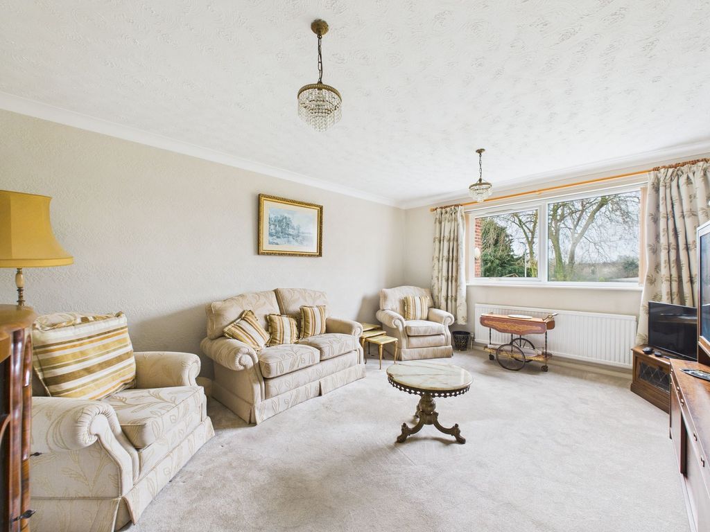 Property photo 2 of 15 Lounge