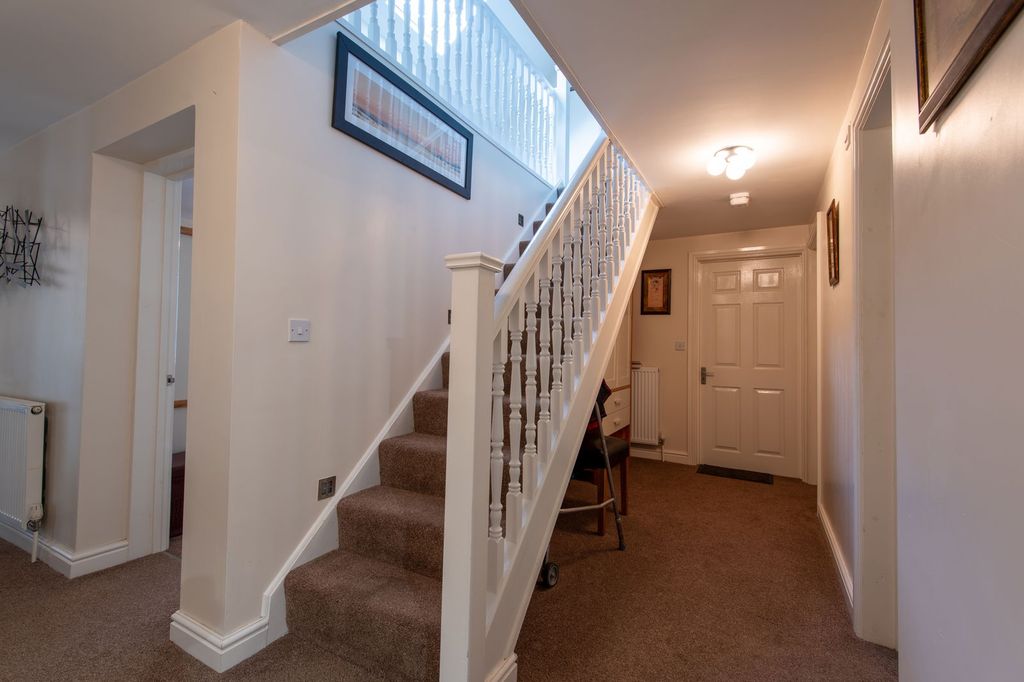 Property photo 3 of 46