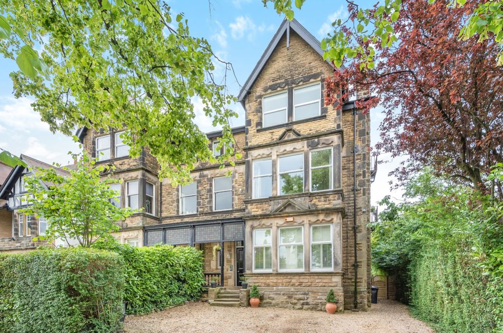 Property photo 1 of 13 Ewemove Harrogate Property Front