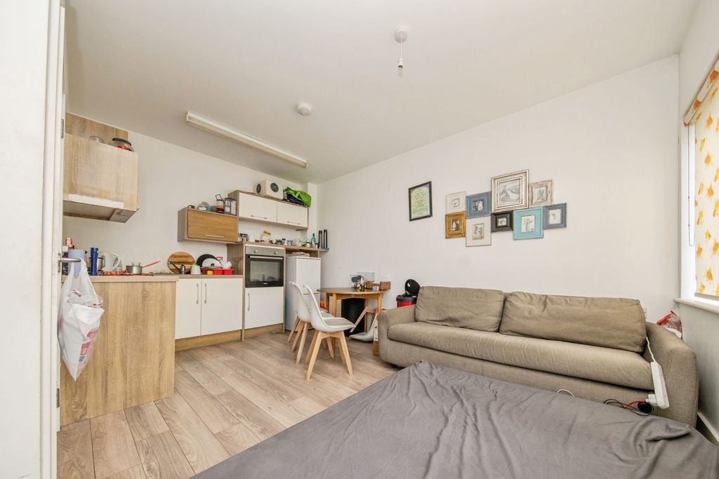 Property photo 2 of 8 Pbox-Img.Jpg