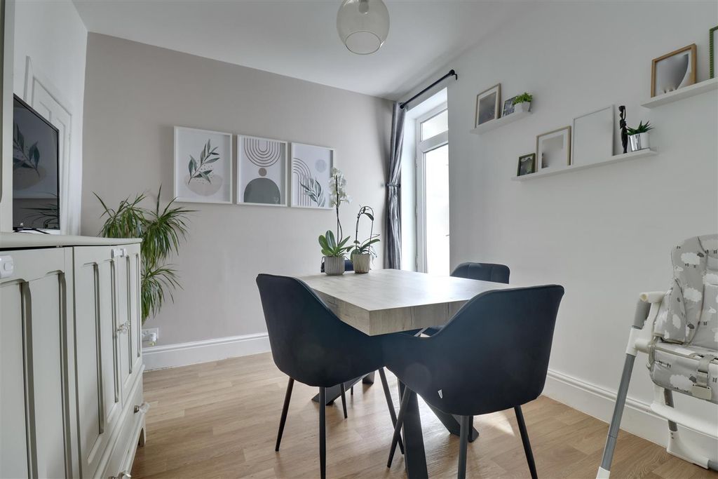 Property photo 2 of 14 6D023B3E-756D-4D80-8010-98440D51570D_1_201_A.Jpeg