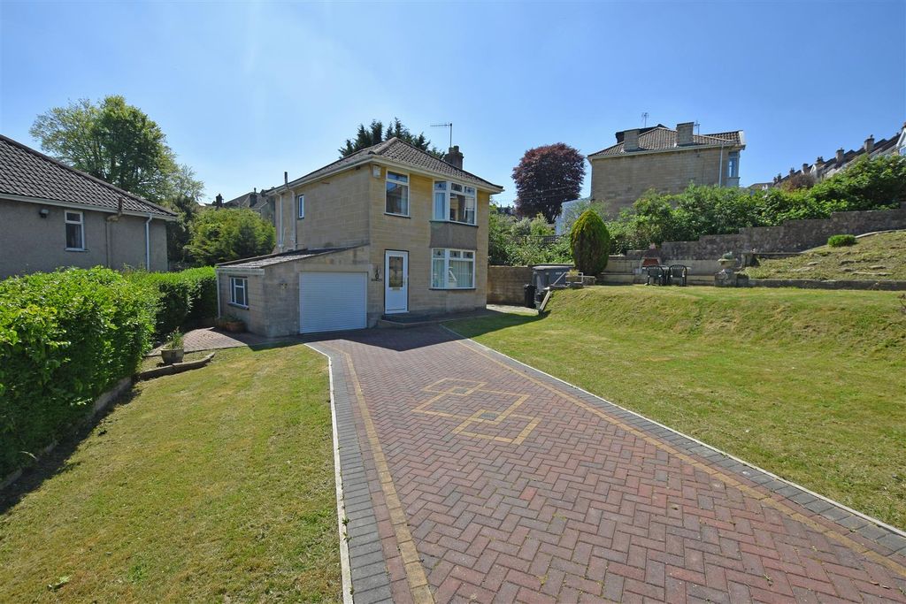 Property photo 1 of 18 Driveway Parking.Jpg