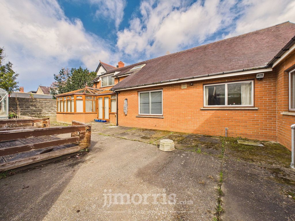 Property photo 2 of 53