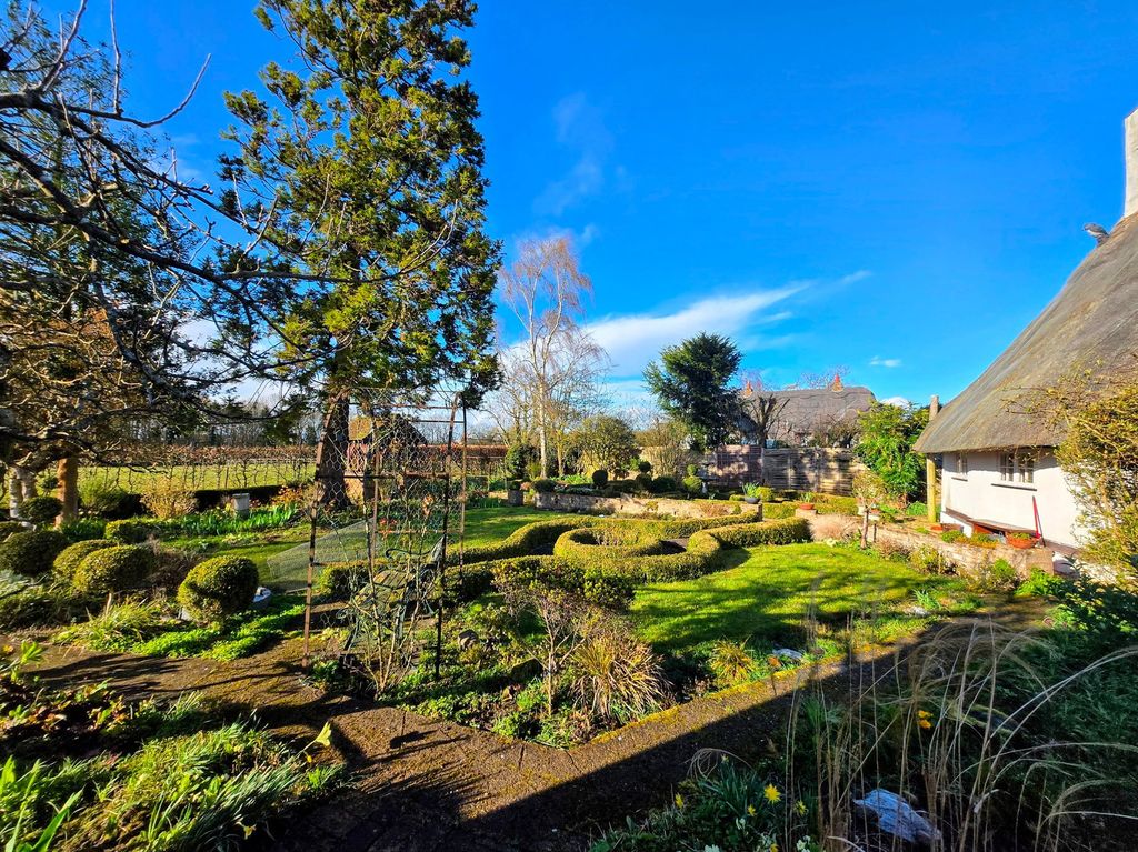 Property photo 2 of 33