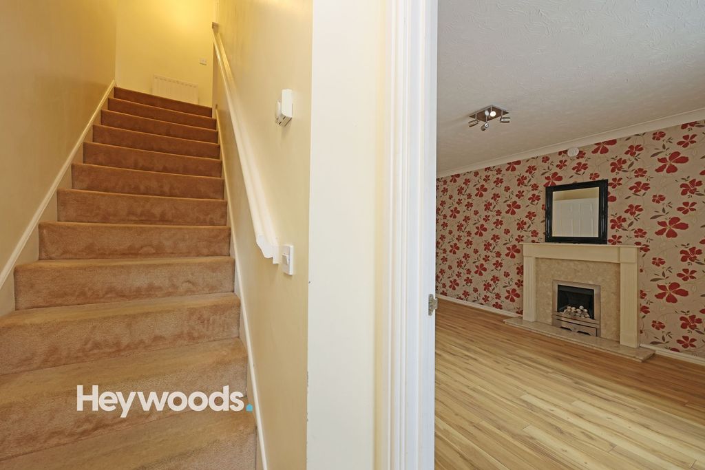 Property photo 2 of 28