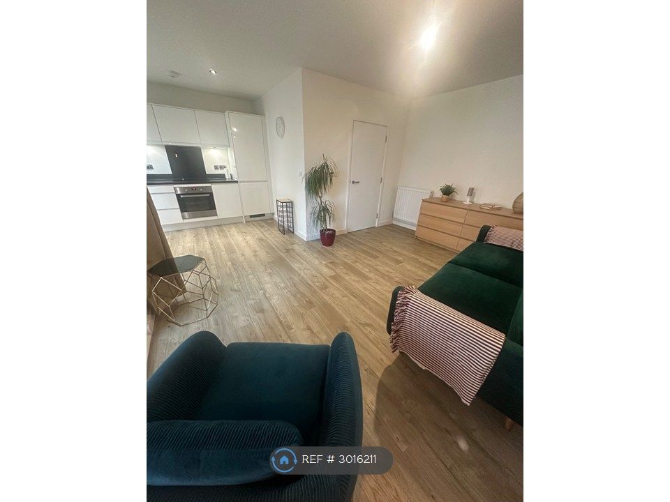 Property photo 1 of 8 Kitchen / Living Room