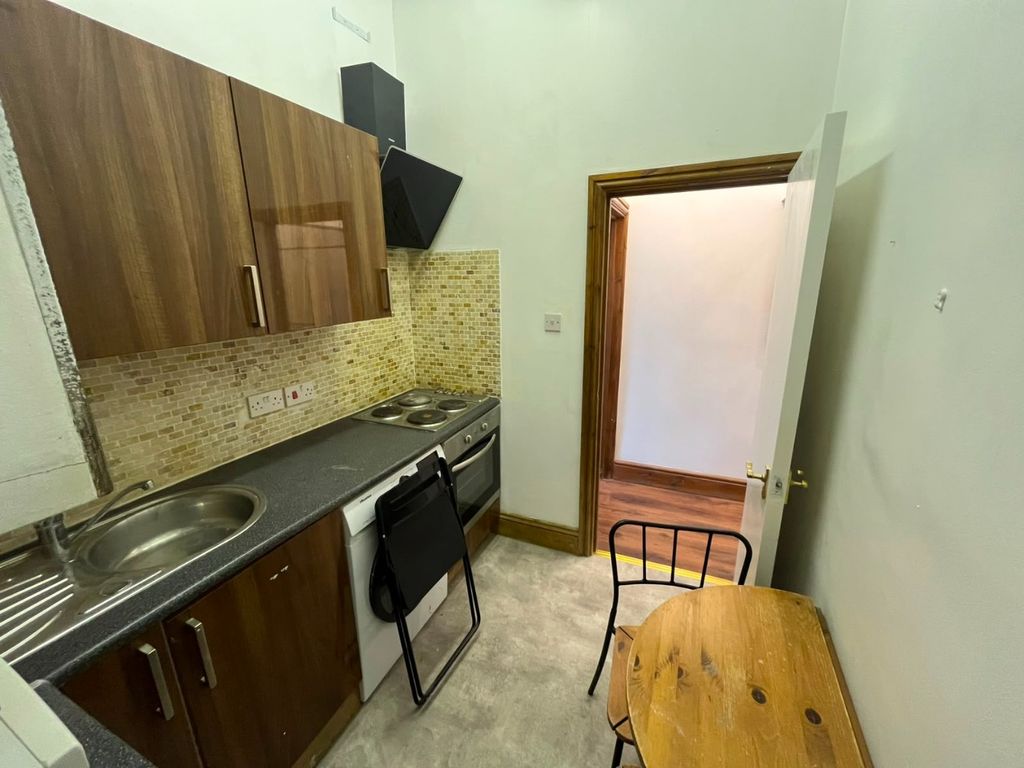 Property photo 2 of 8 4079241