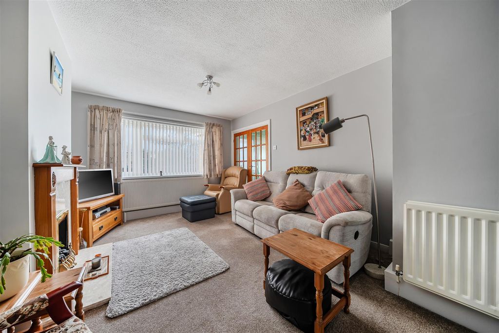 Property photo 2 of 14 Living Room