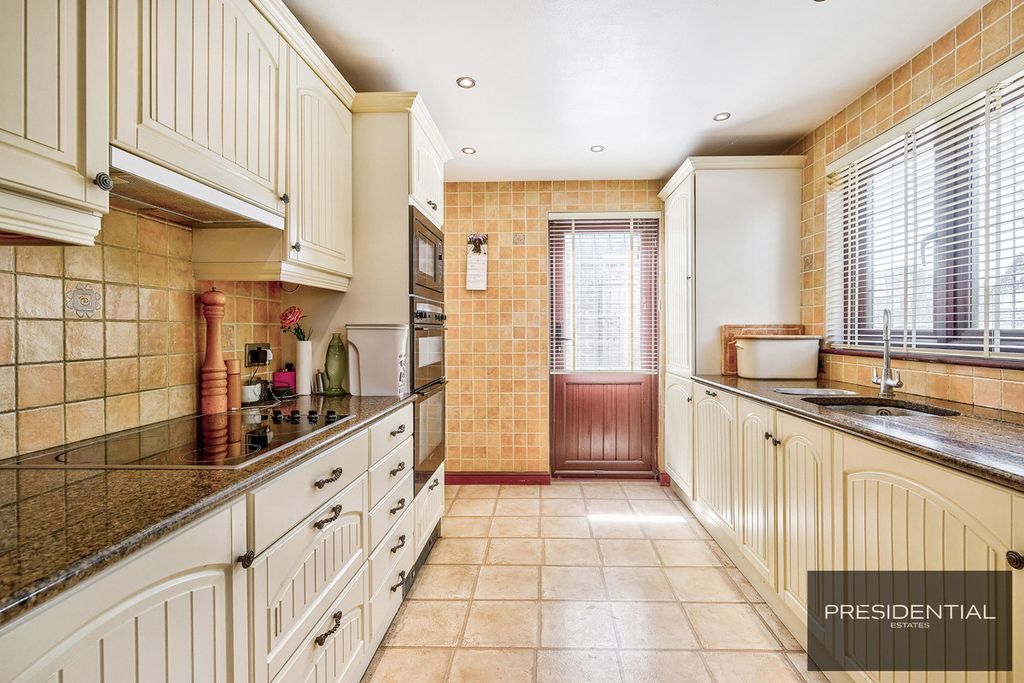 Property photo 2 of 42