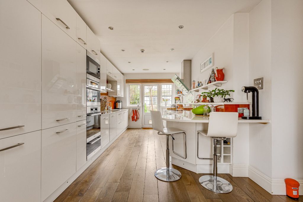 Property photo 3 of 20