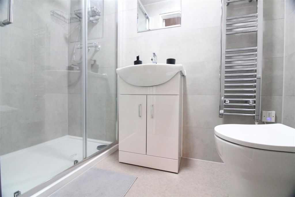 Property photo 3 of 7 Private Ensuite