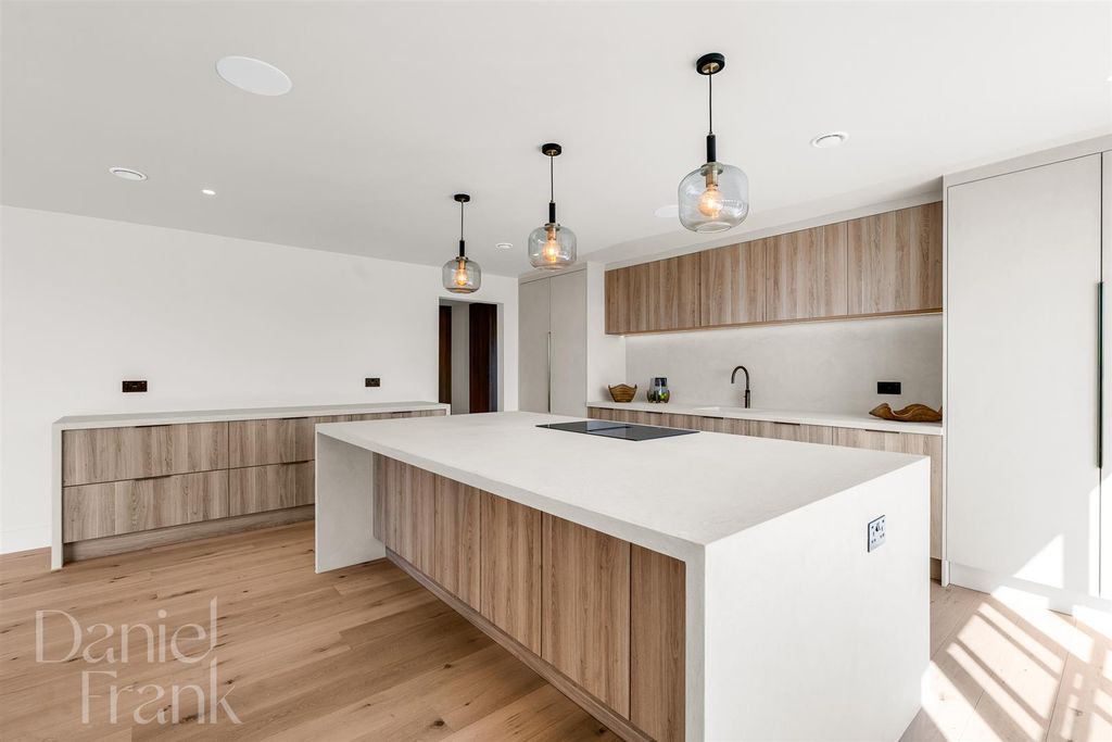 Property photo 3 of 35 8.Jpg