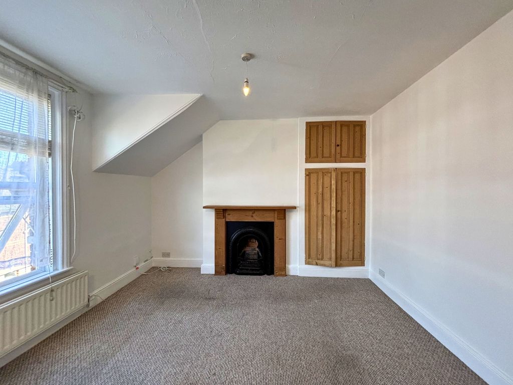 Property photo 3 of 9 Lounge