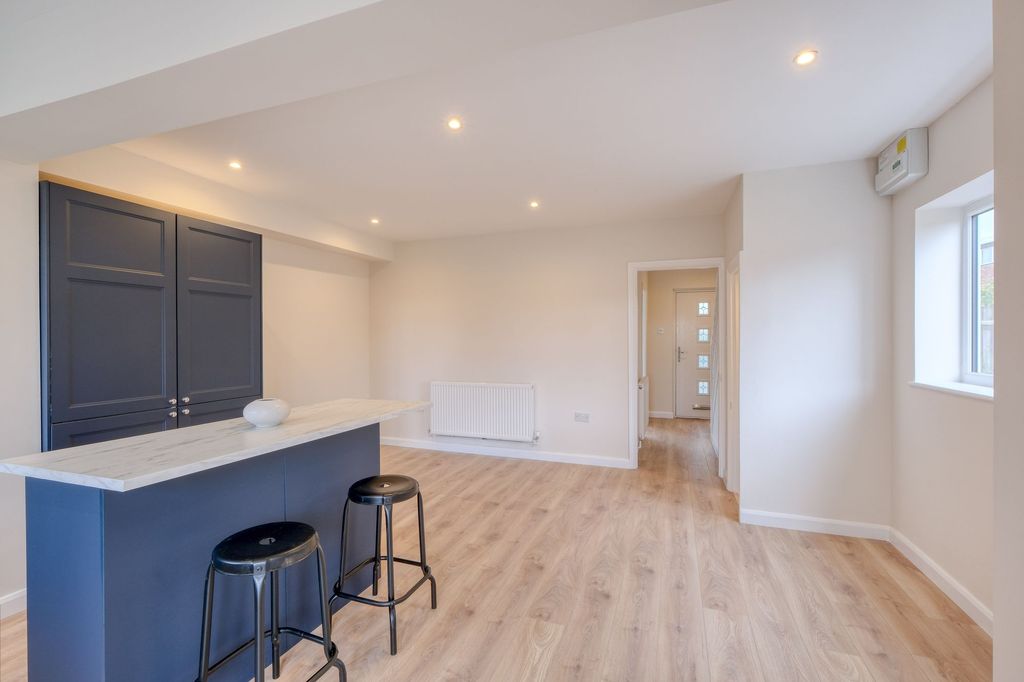 Property photo 2 of 12 21 Pic 4