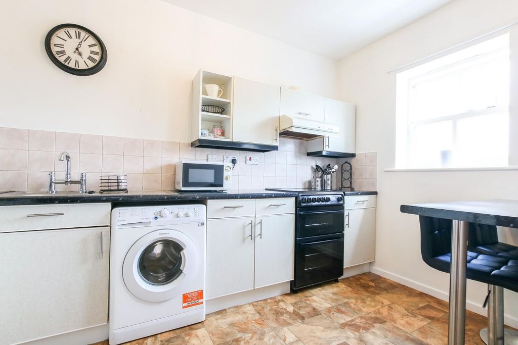 Property photo 3 of 12 Kitchen