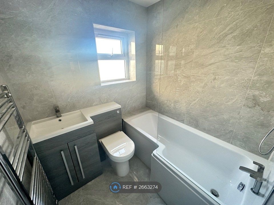 Property photo 3 of 8 Bathroom