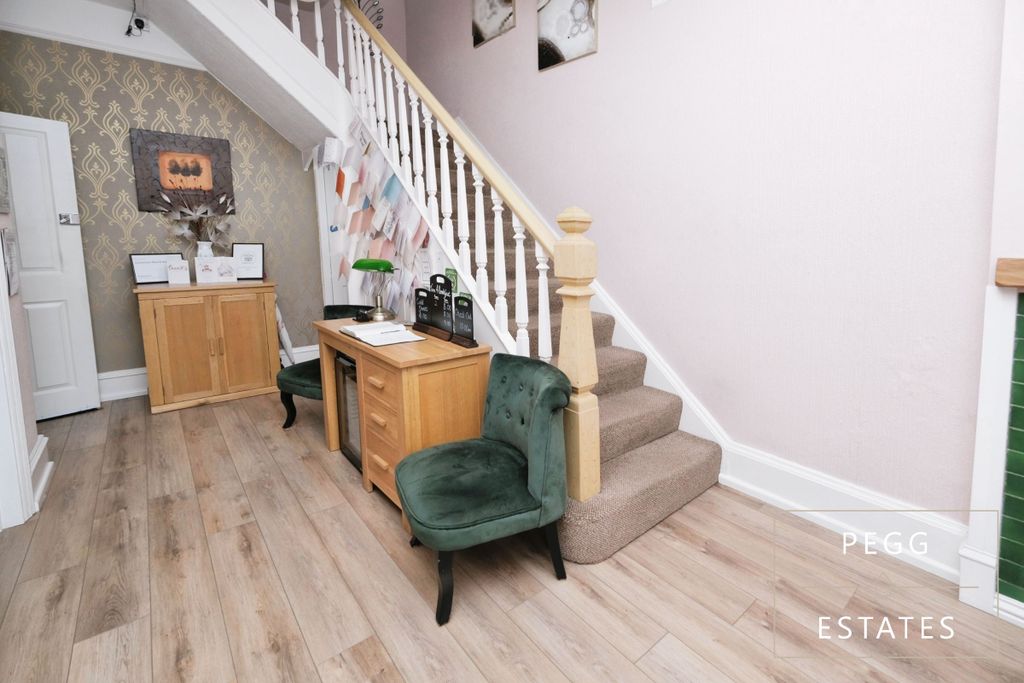 Property photo 3 of 32