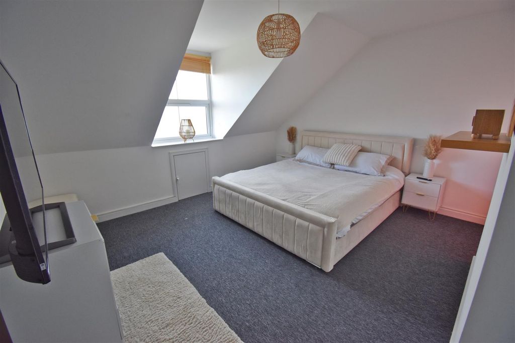 Property photo 3 of 15 Bedroom 1.Jpg