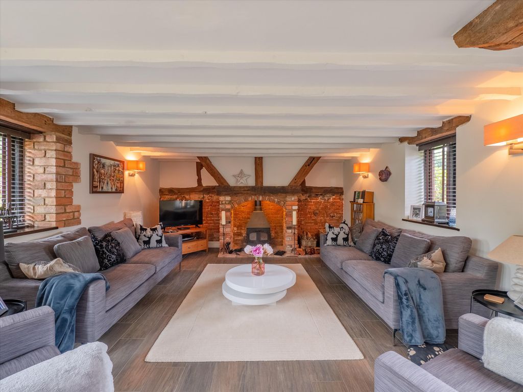 Property photo 2 of 17 Image