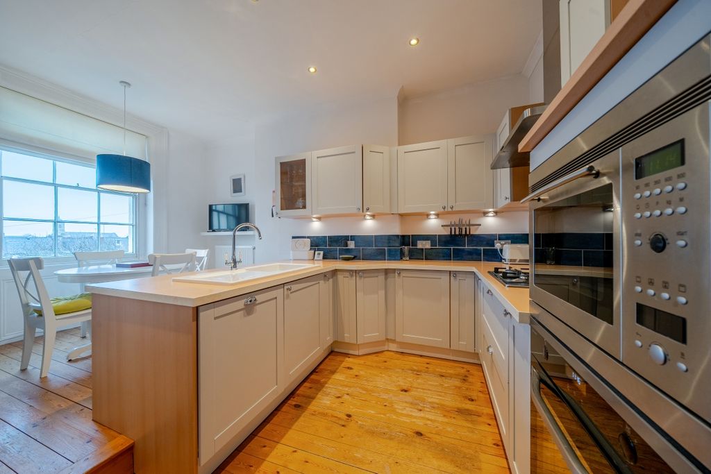 Property photo 2 of 17 1388908-8-69429Aa...