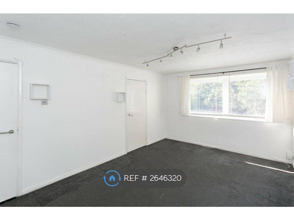 Property photo 2 of 7 Livingroom