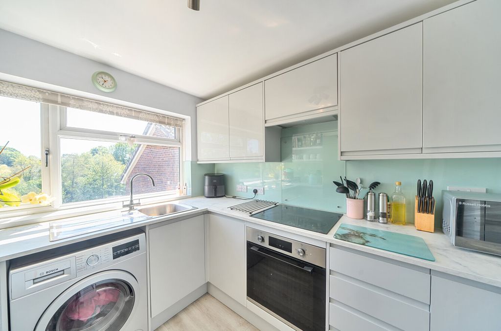 Property photo 3 of 12 1446294-9-69Ebac5...