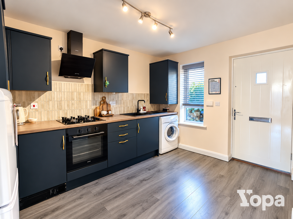 Property photo 3 of 15 Kitchen 2
