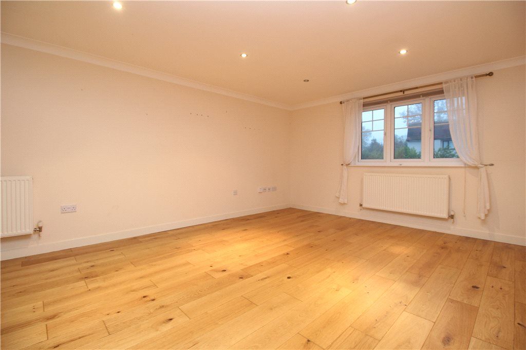 Property photo 3 of 11 Sitting/Dining Room