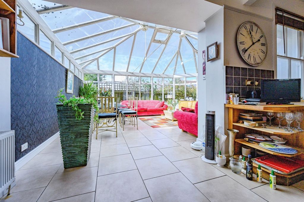 Property photo 3 of 27