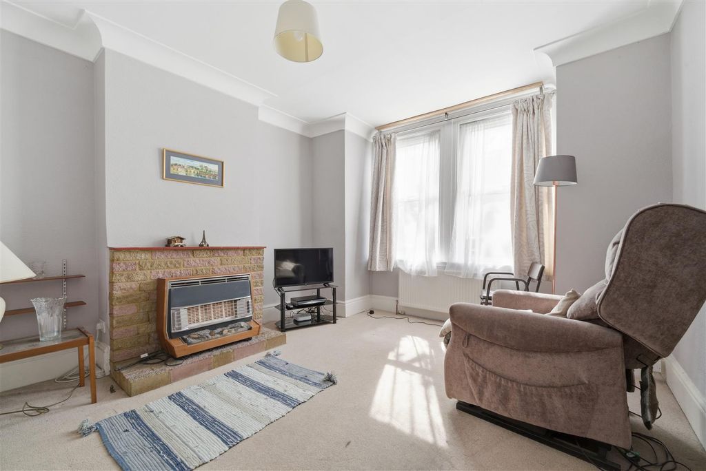 Property photo 2 of 10 135 Framfield Recp.Jpg