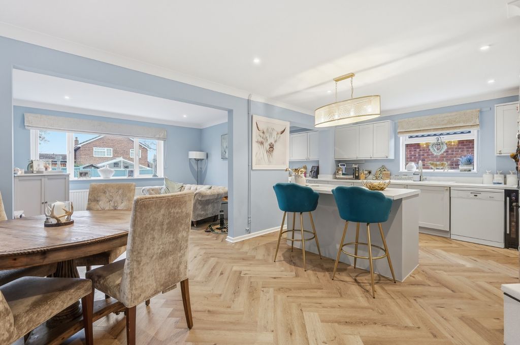 Property photo 2 of 27 4799783