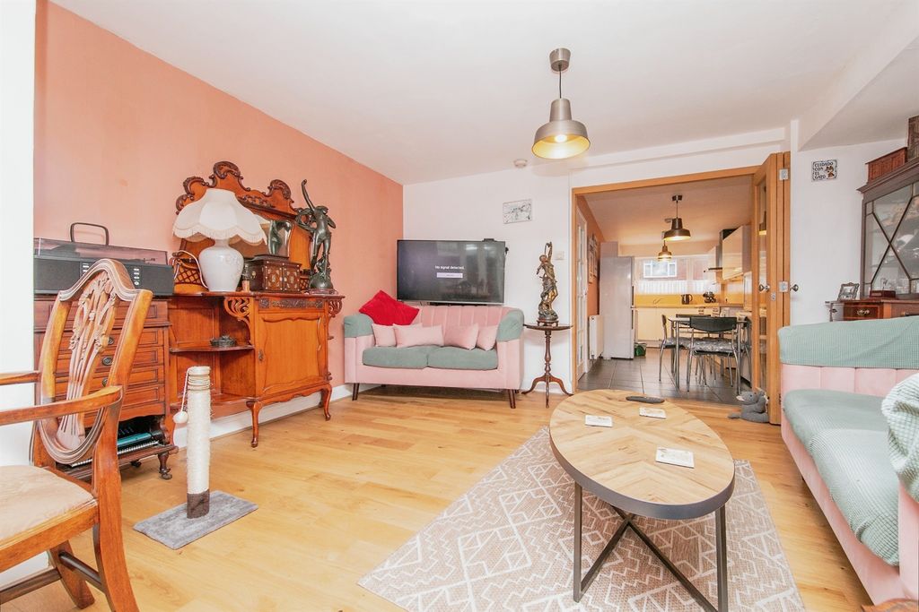 Property photo 3 of 17