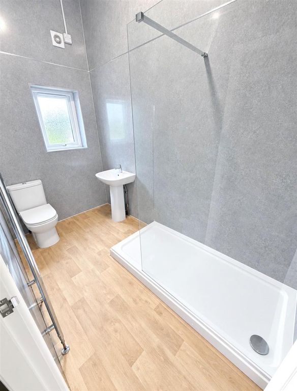 Property photo 3 of 7 Bathroom