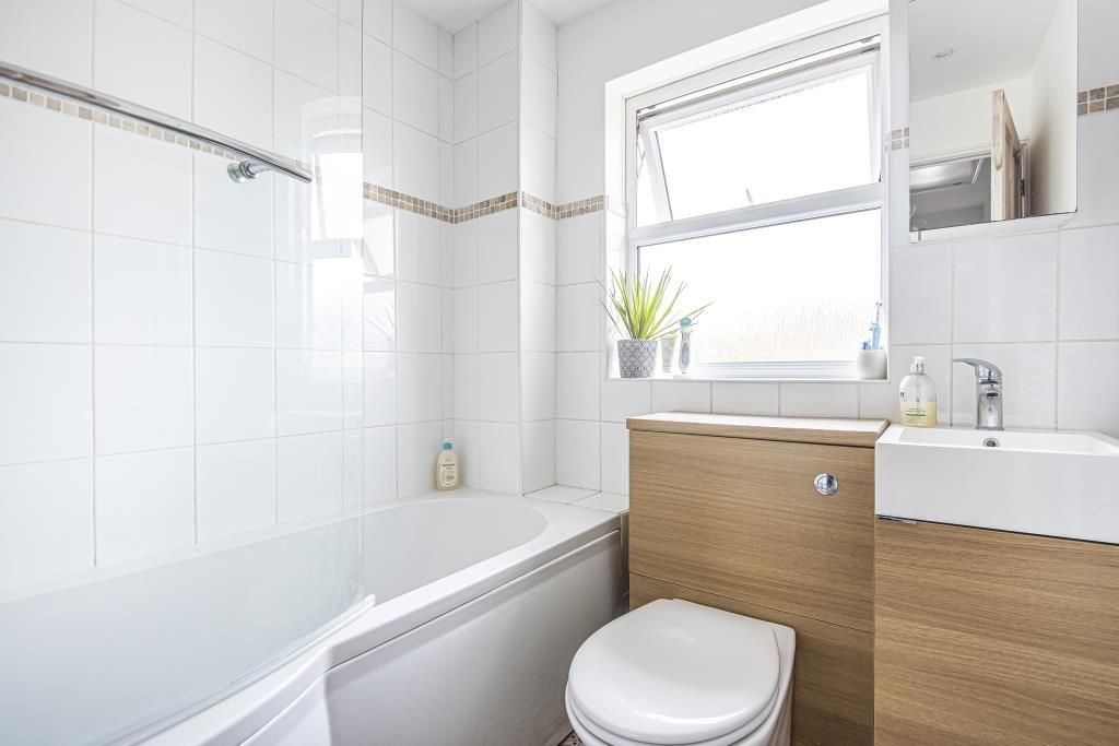 Property photo 3 of 10 Bathroom
